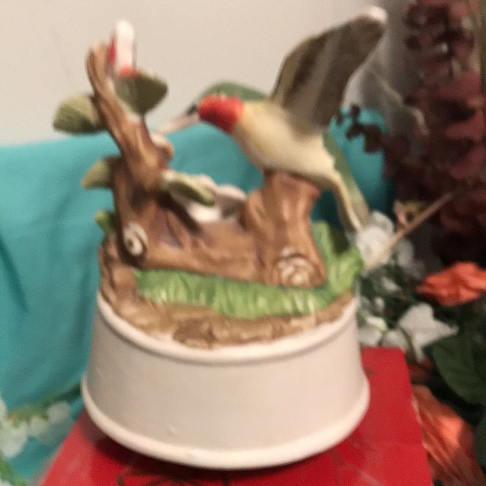 Musical Porcelain Hummingbird - Picture 2 of 4